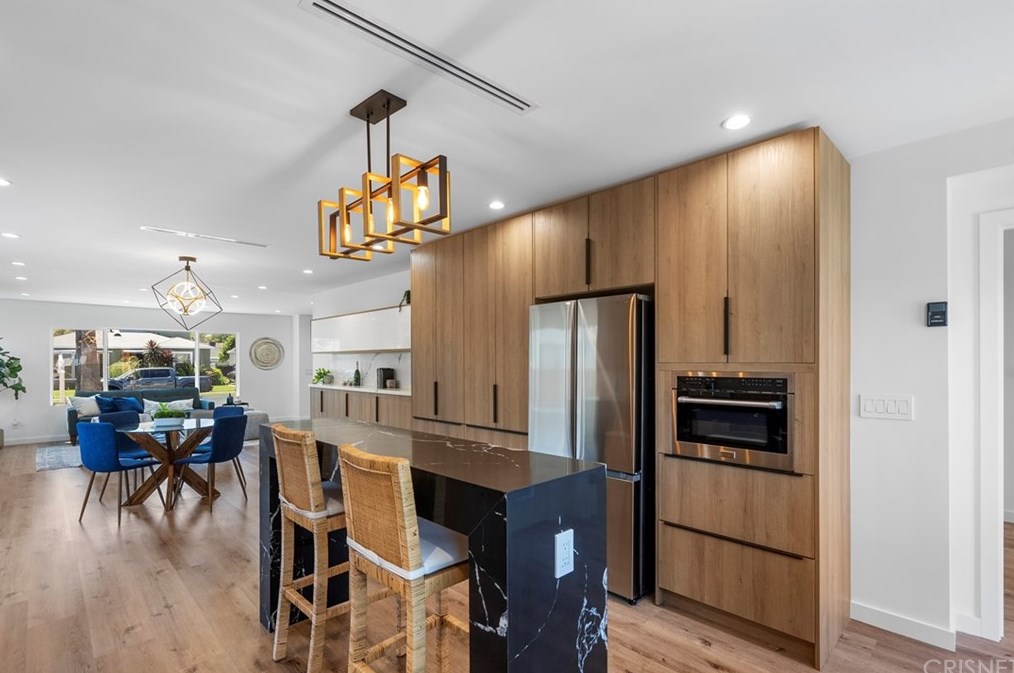 3826 Degnan Blvd, Los Angeles CA  90008-1931 exterior