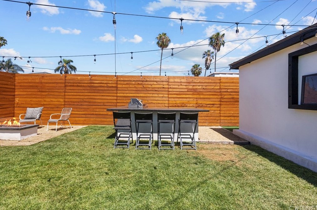 3826 Degnan Blvd, Los Angeles CA  90008-1931 exterior