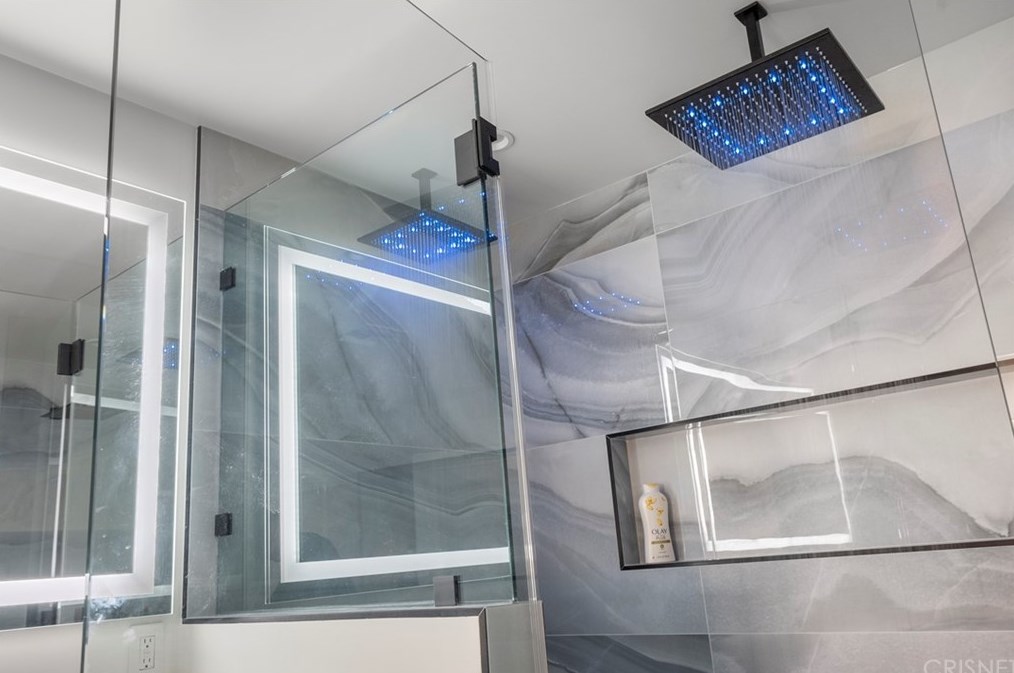 3826 Degnan Blvd, Los Angeles CA  90008-1931 exterior