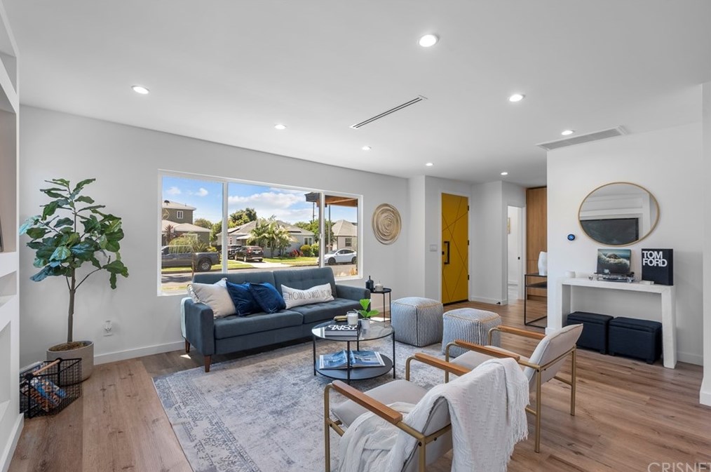 3826 Degnan Blvd, Los Angeles CA  90008-1931 exterior