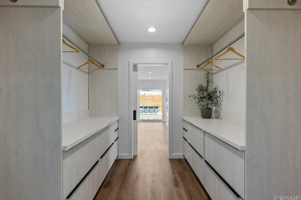 3826 Degnan Blvd, Los Angeles CA  90008-1931 exterior