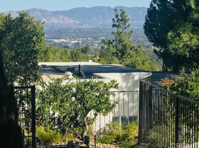 19800 Greenbriar Dr, Los Angeles CA  91356-5429 exterior