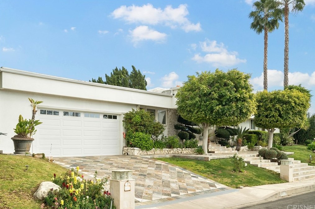 15947 High Knoll Rd, Van Nuys, CA 91436