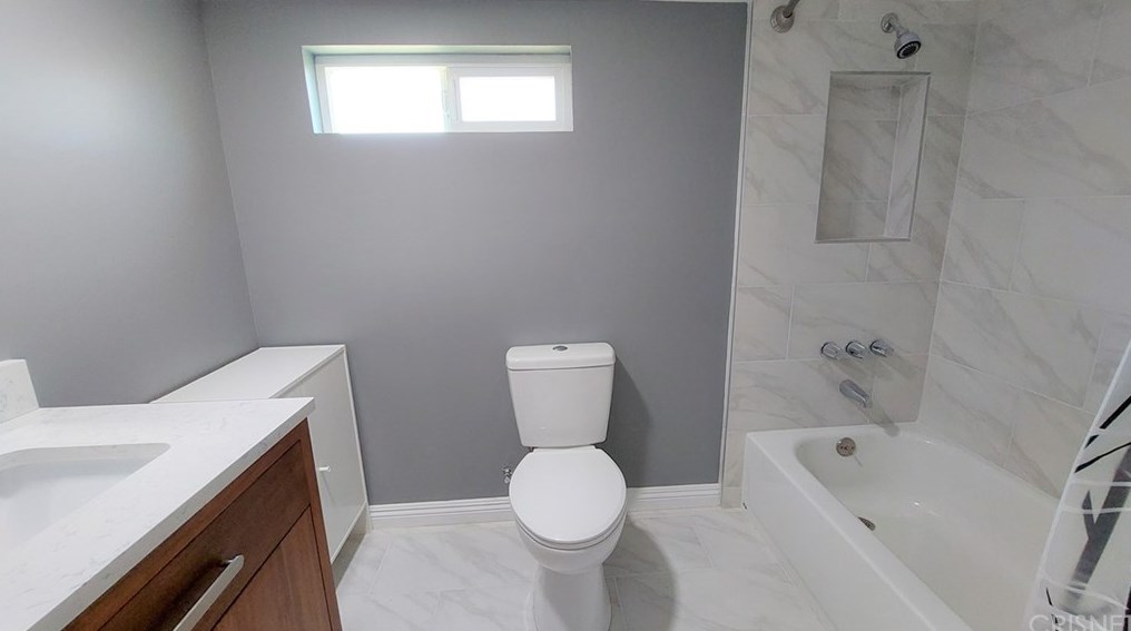 68 Val Monte St, Banning CA  92220-5933 exterior