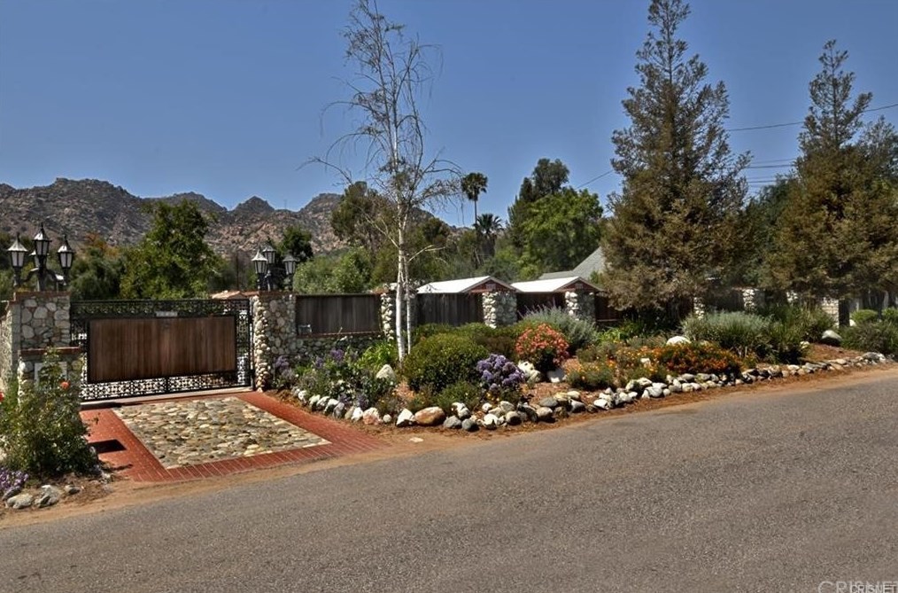 9957 Shoup Ave, Chatsworth, CA 91311-2741