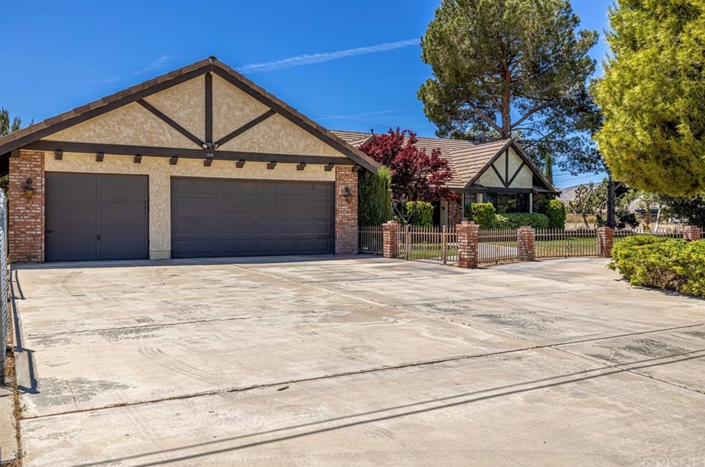 1848 Avenue, Palmdale, CA 93551-2251