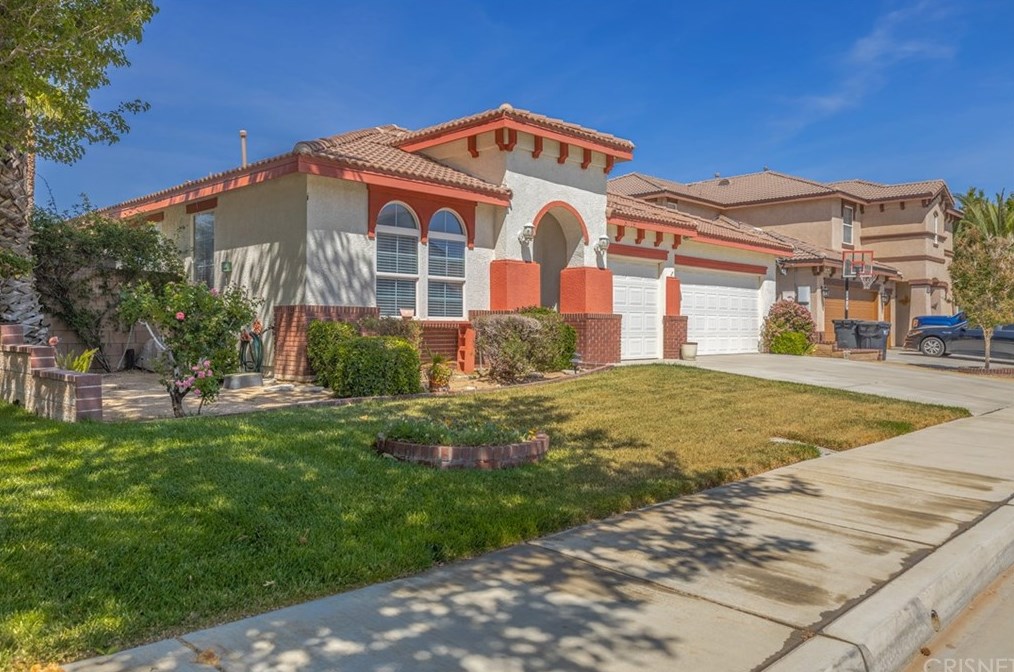 3719 Sungate Dr, Palmdale, CA 93551-5267