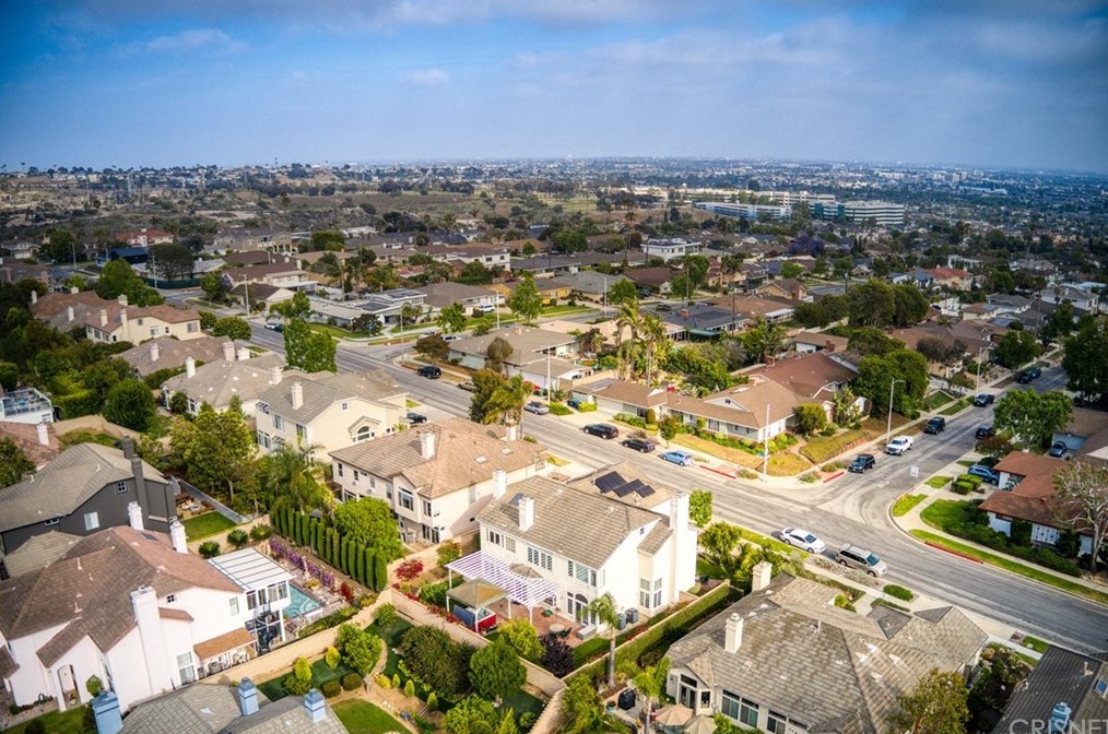 5351 Ladera Crest Dr, Los Angeles CA  exterior