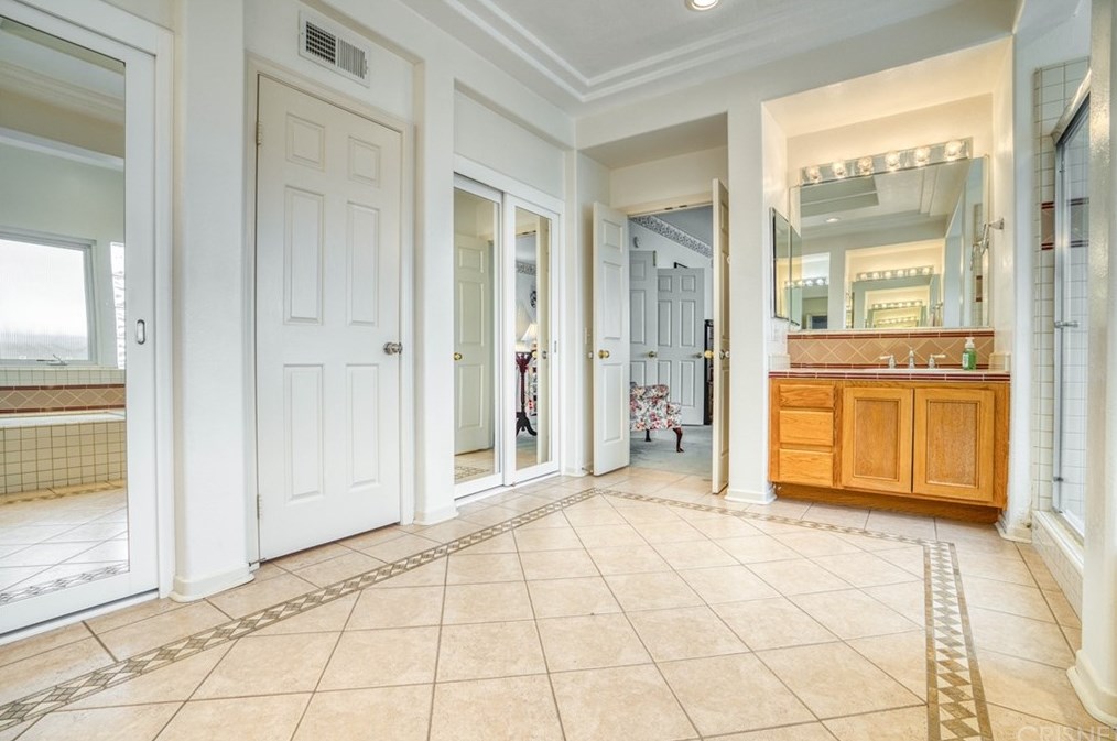 5351 Ladera Crest Dr, Los Angeles CA  exterior
