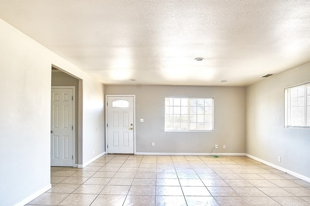 38518 30th St, Palmdale, CA 93550-4306