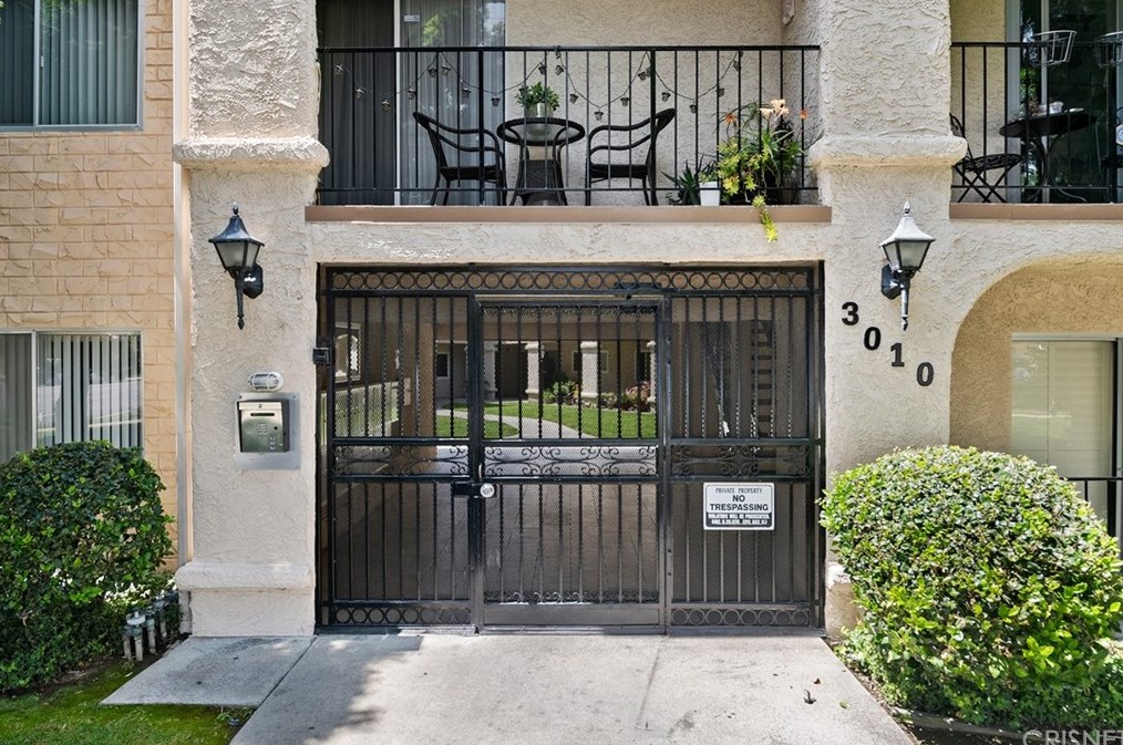 3010 Montrose Ave #14, Glendale, CA 91214