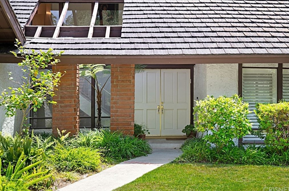 3825 Algonaut Dr, Calabasas, CA 91302