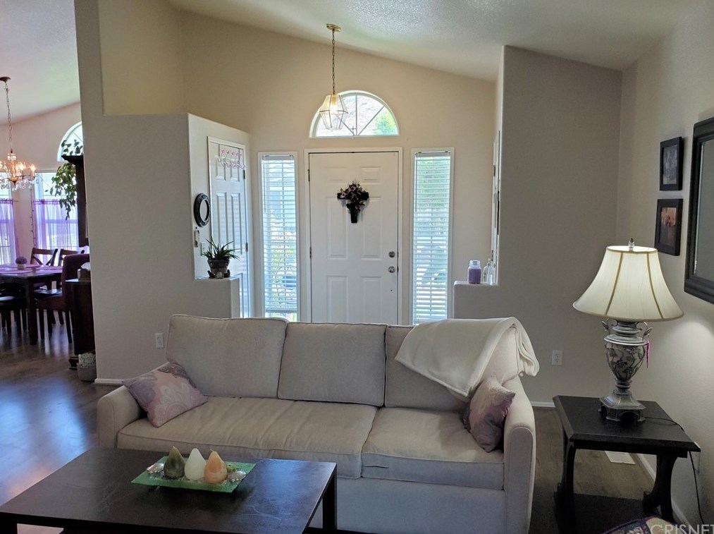 20084 Canyon View Dr, Santa Clarita, CA 91351
