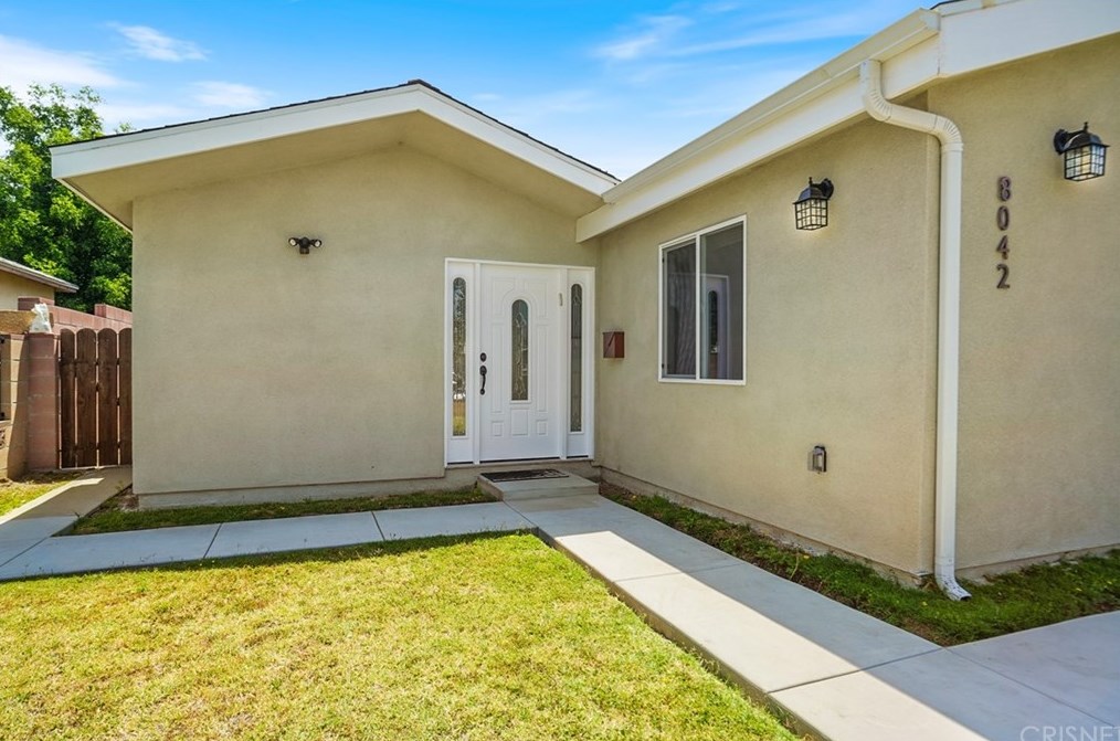 8042 Newcastle Ave, Los Angeles CA  91335-1423 exterior