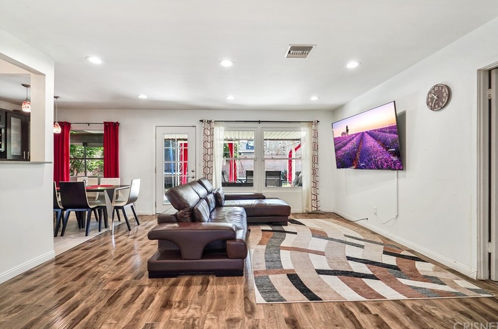 8042 Newcastle Ave, Los Angeles CA  91335-3249 exterior