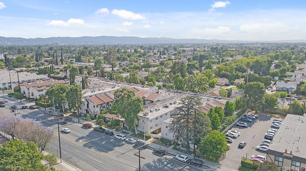 7439 Woodman Ave #43, Van Nuys, CA 91405
