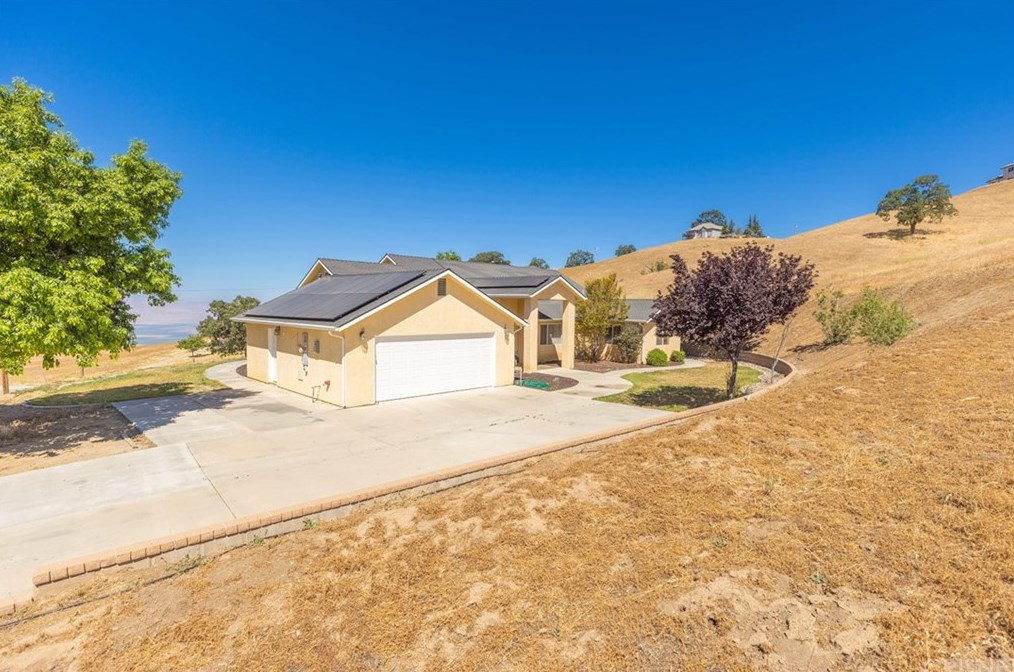 30741 Horsethief Dr, Tehachapi, CA 93561