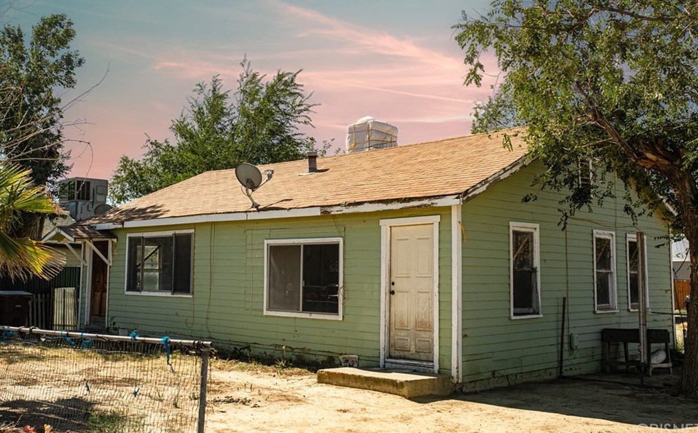 320 E Ventura St, Avenal, CA 93204