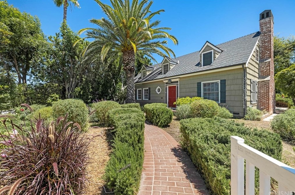 15454 Sutton St, Van Nuys, CA 91403