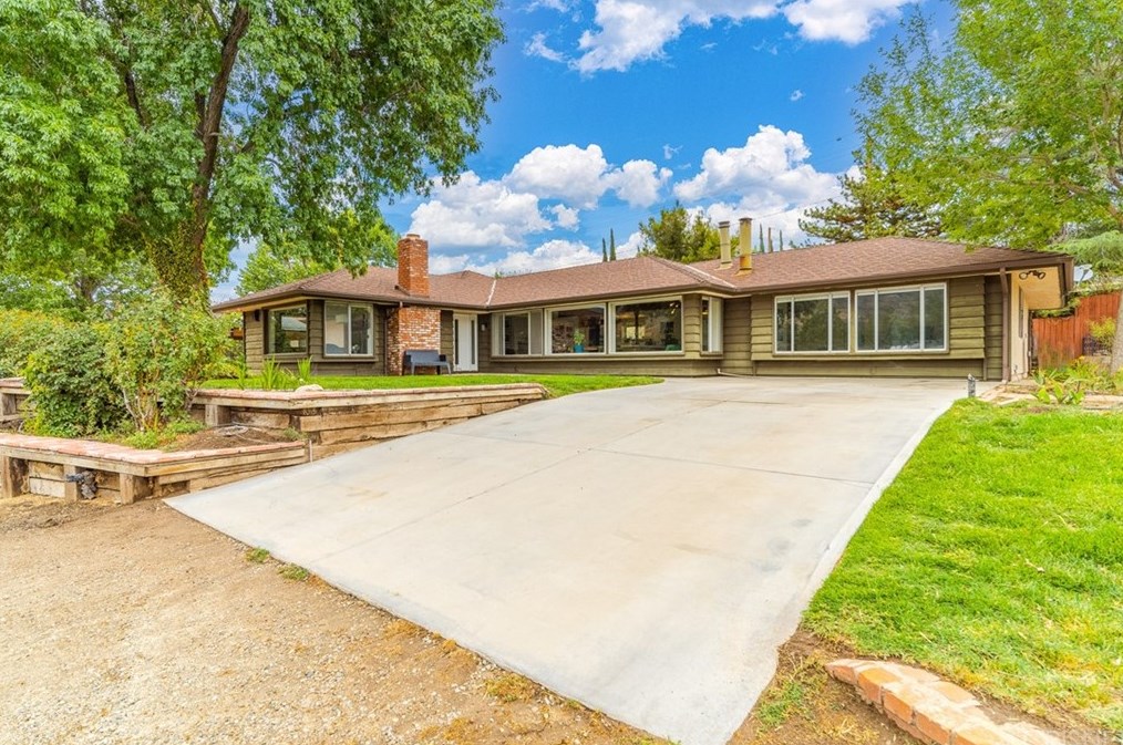 8662 Elizabeth Lake Rd, Palmdale, CA 93551-7205