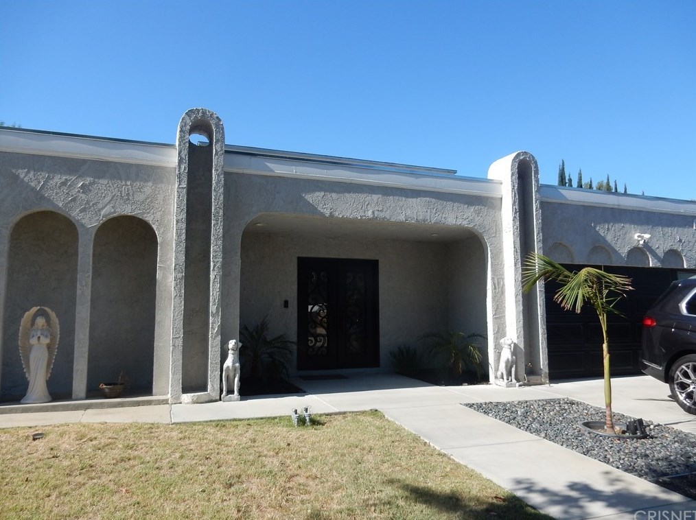 22046 Kinzie St, Chatsworth, CA 91311