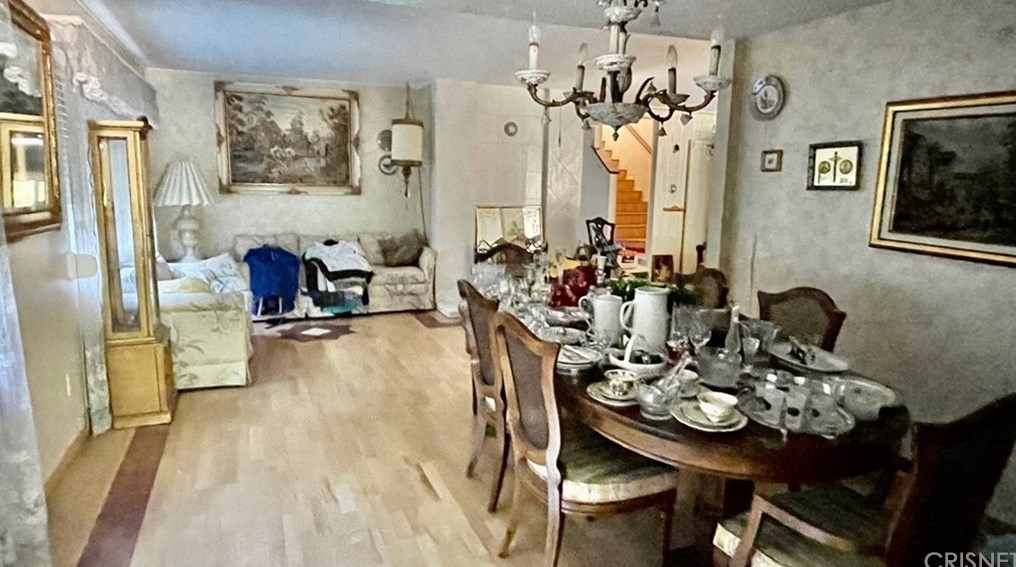 18222 Erwin St, Los Angeles CA  91335-7024 exterior