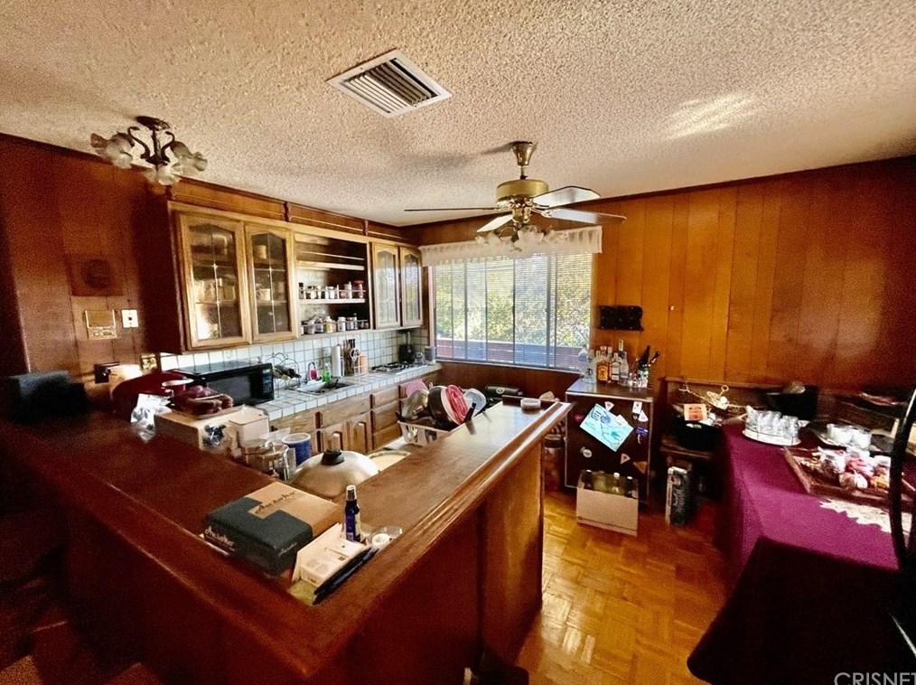 18222 Erwin St, Los Angeles CA  91335-7024 exterior