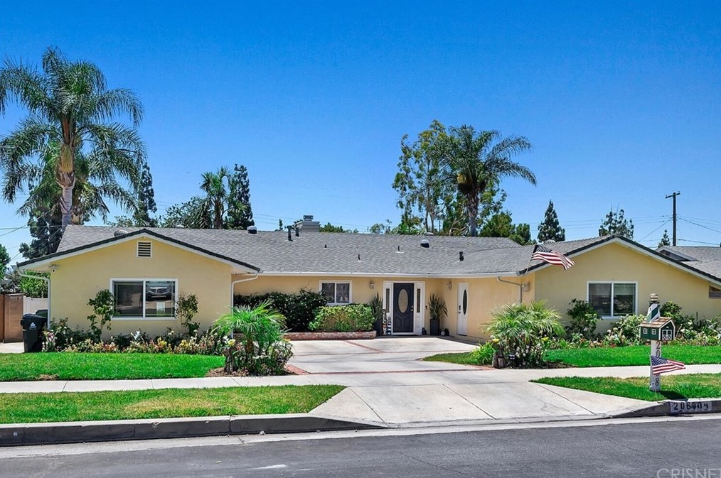 20608 Blackhawk St, Chatsworth, CA 91311-2405