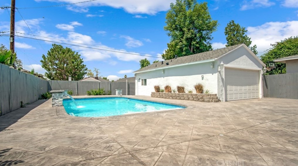 2002 Knox St, San Fernando, CA 91340-1019