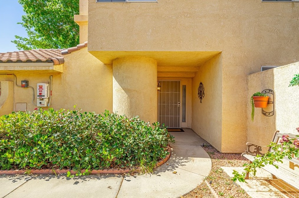 43111 Sugar St, Lancaster, CA 93536