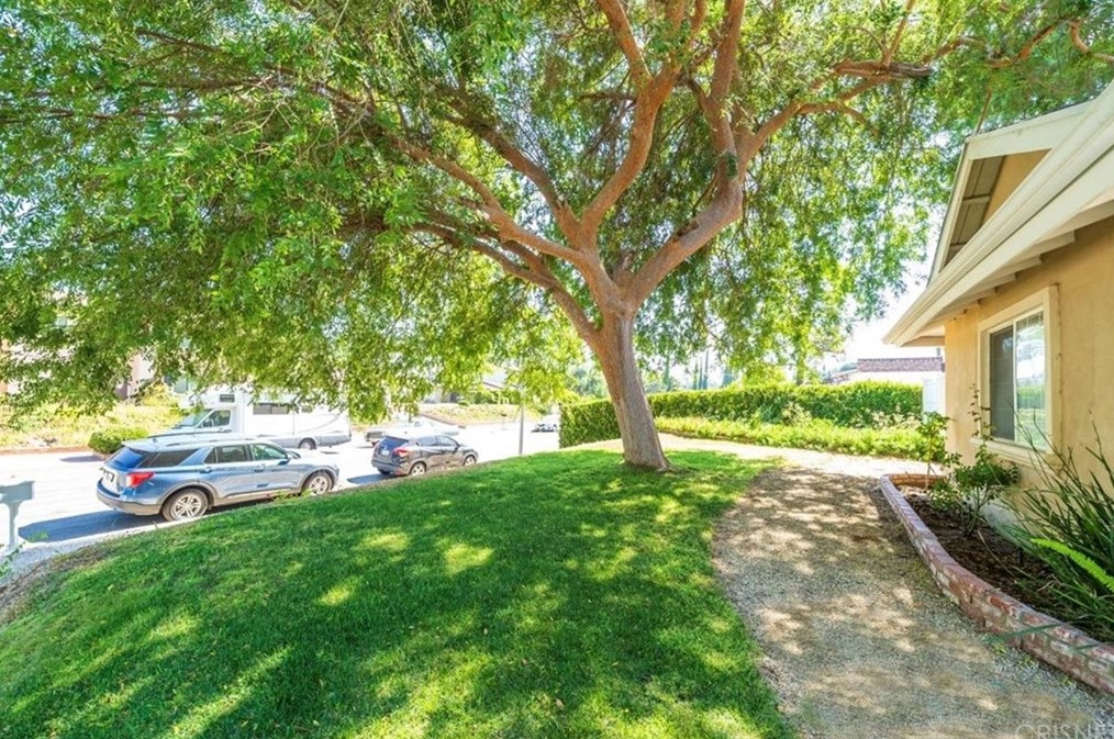 17015 Jeanine Pl, San Fernando, CA 91344-1625