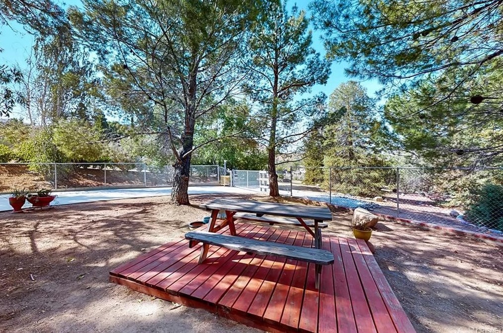 32050 Cedarcroft Rd, Acton CA  93510-2118 exterior