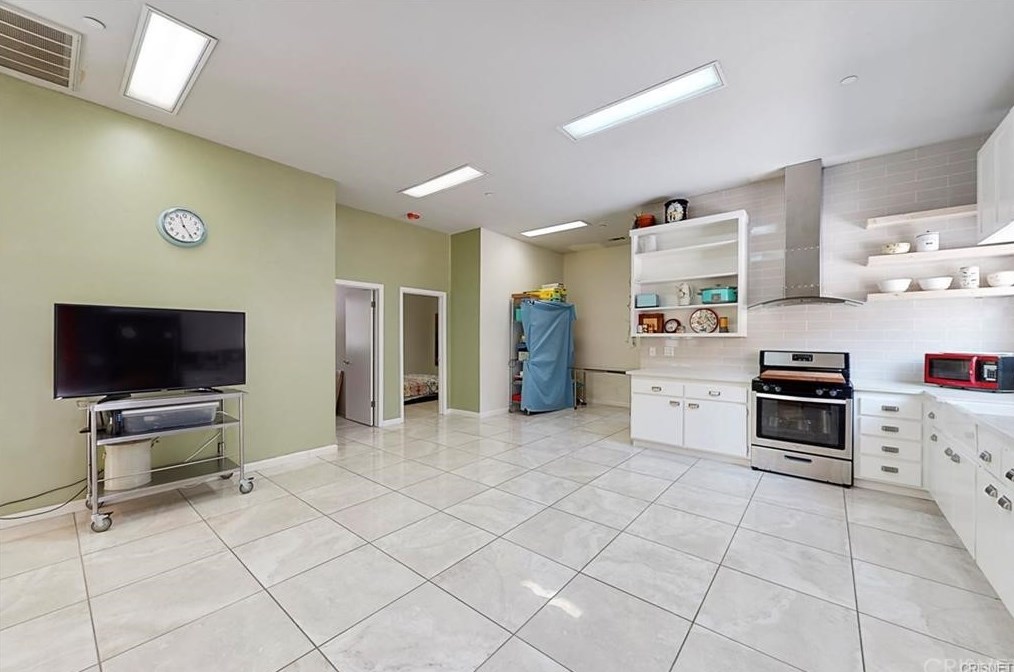 32050 Cedarcroft Rd, Acton CA  93510-2118 exterior