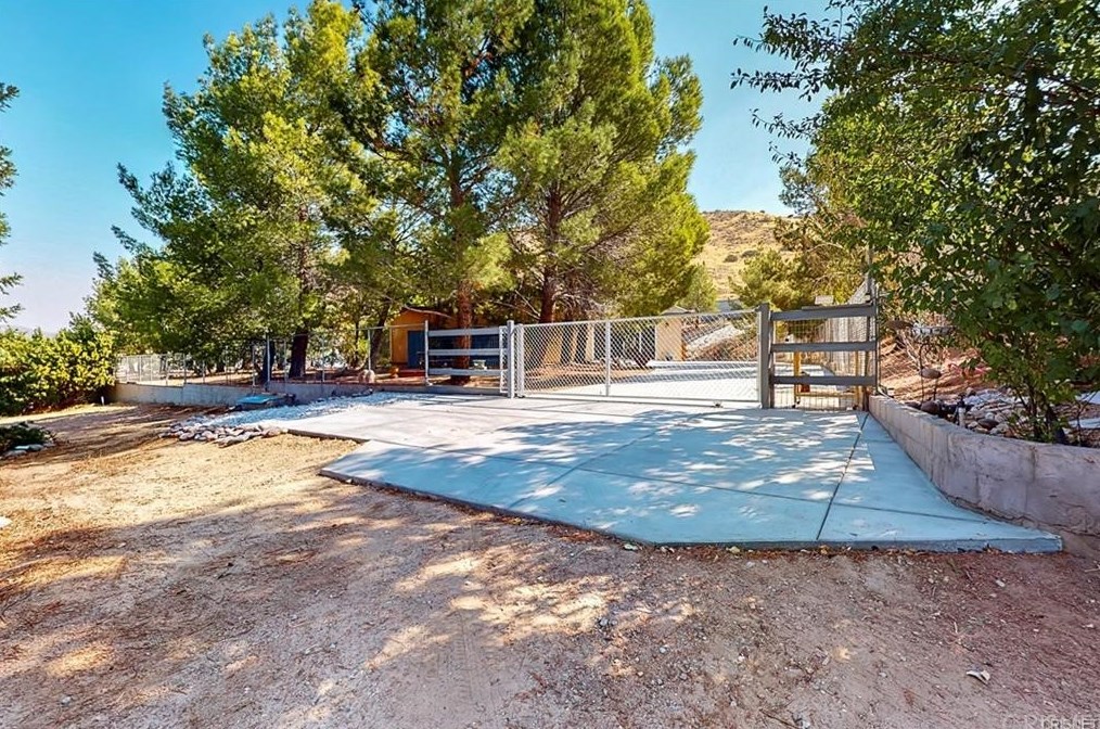 32050 Cedarcroft Rd, Acton CA  93510-2118 exterior