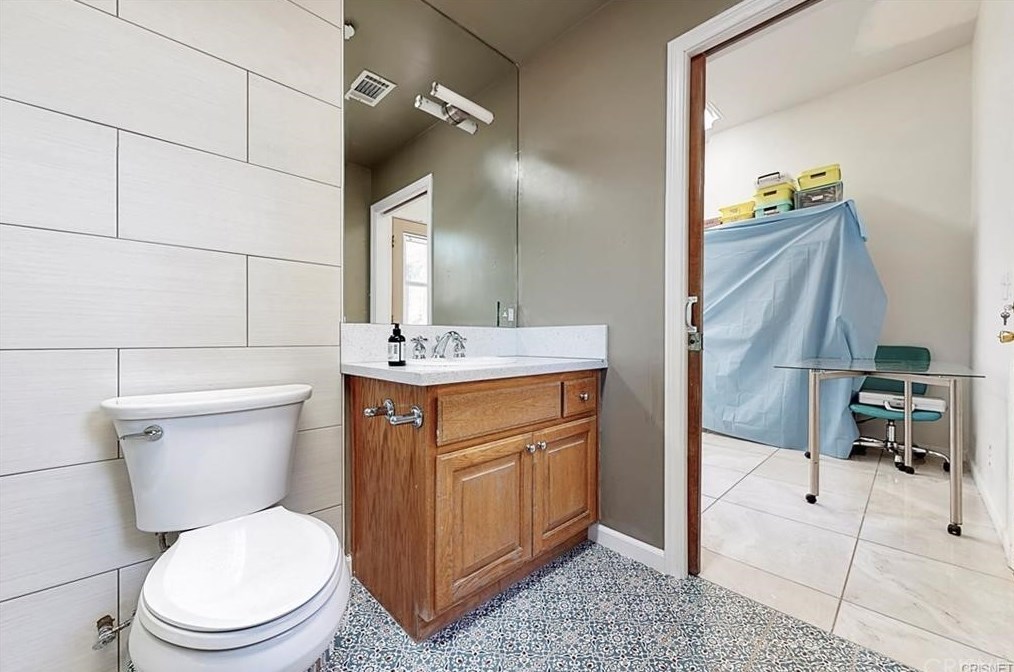 32050 Cedarcroft Rd, Acton CA  93510-2118 exterior