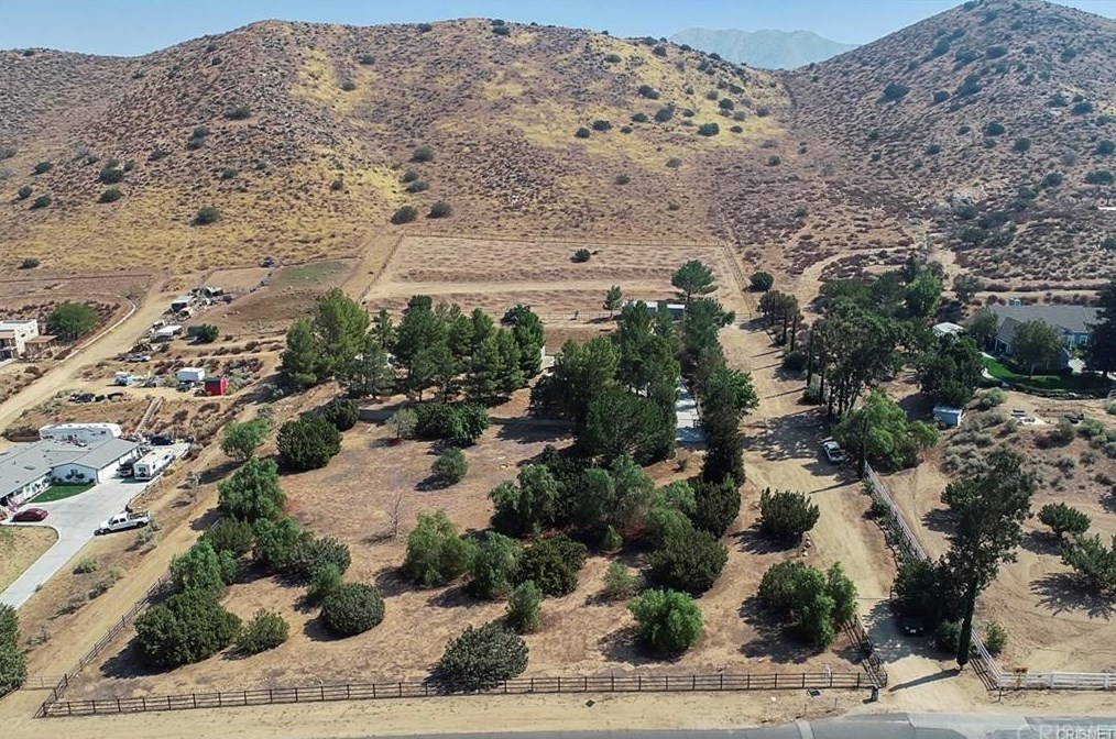 32050 Cedarcroft Rd, Acton CA  93510-2118 exterior