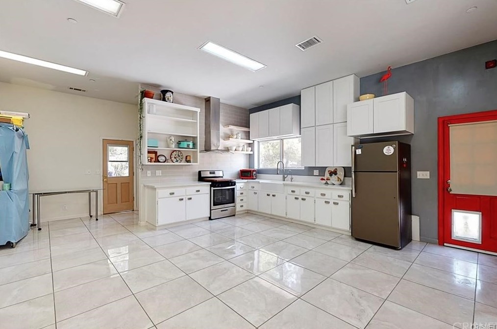 32050 Cedarcroft Rd, Acton CA  93510-2118 exterior