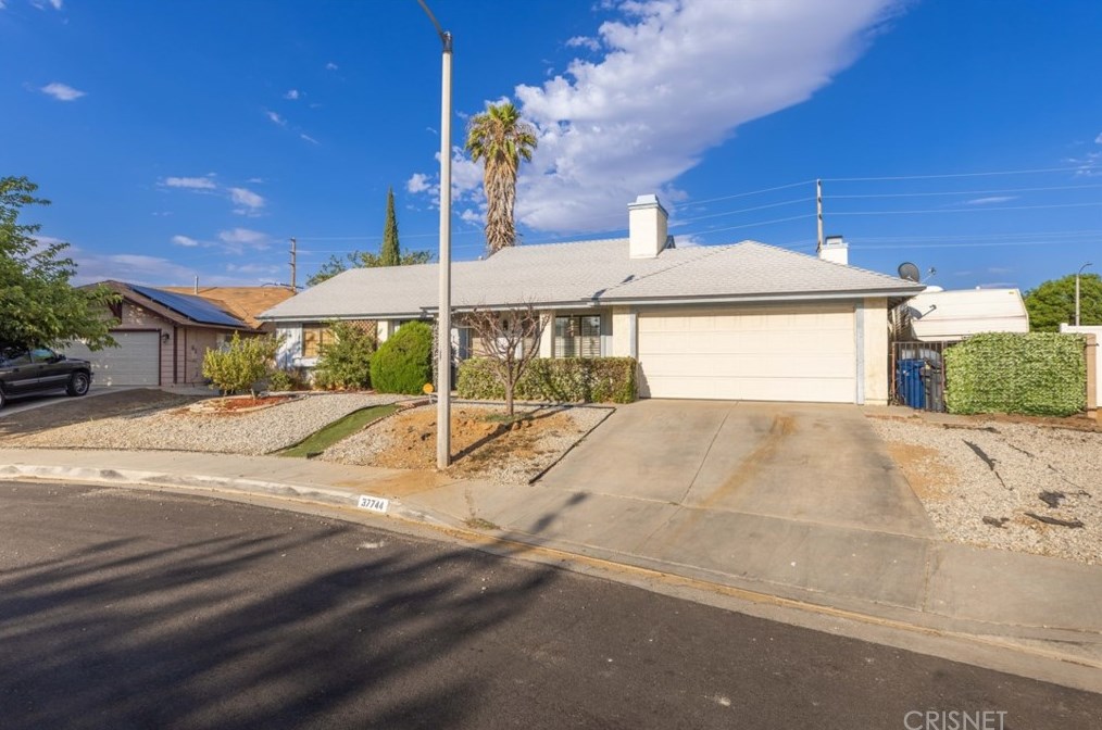 37744 Birch Tree Ln, Palmdale, CA 93550-6980