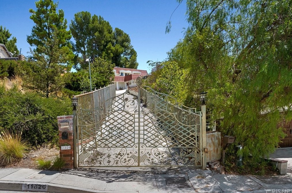 11820 Babbitt Ave, San Fernando, CA 91344-2439
