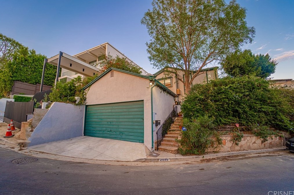 2646 Creston Dr, Los Angeles, CA 90068-2208