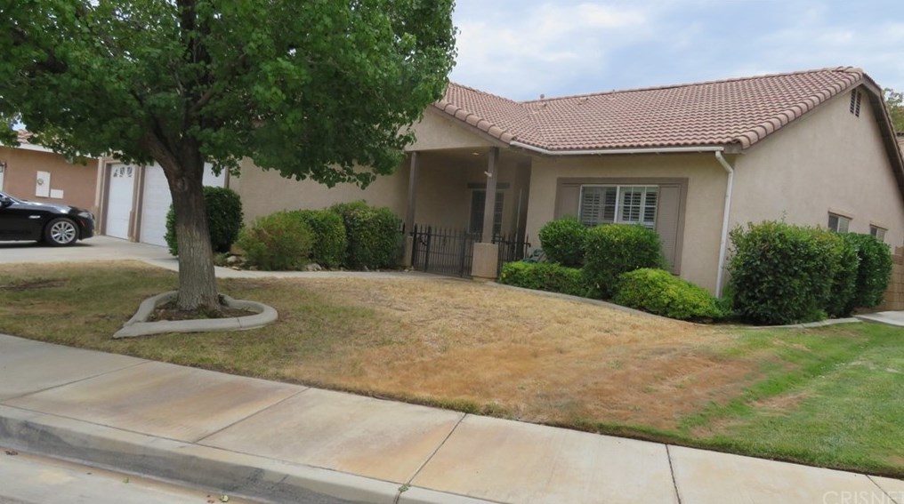 4252 Sungate Dr, Palmdale, CA 93551-5309