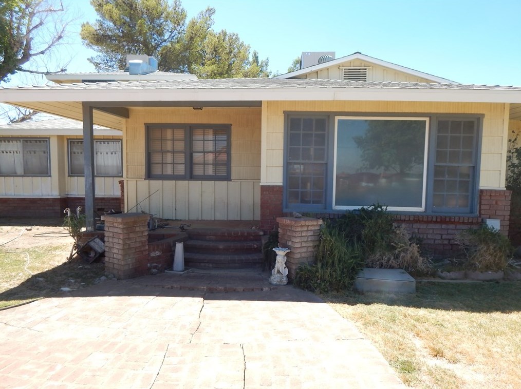 1352 Avenue, Palmdale, CA 93551-2149