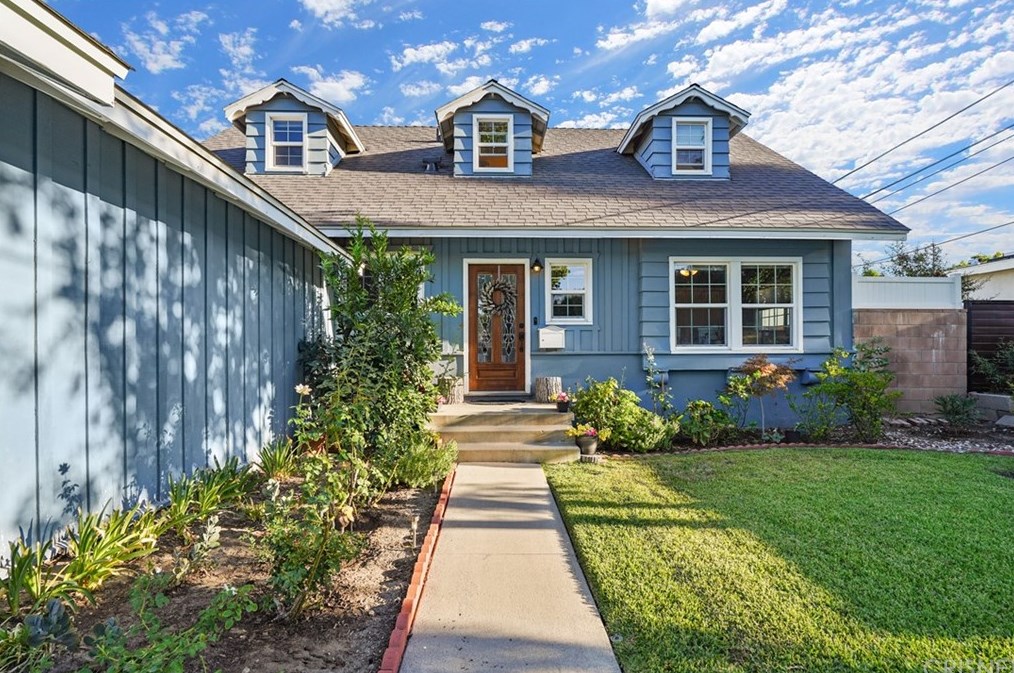 17206 Flanders St, San Fernando, CA 91344-2418