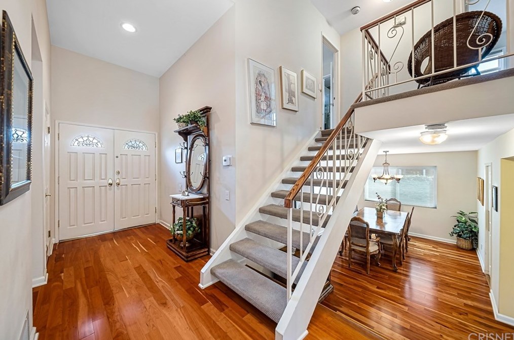 18120 Bromley St, Los Angeles, CA 91356-1701