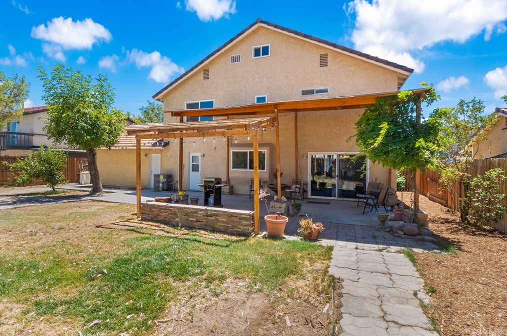 149 Avenue, Palmdale CA  93551-7800 exterior