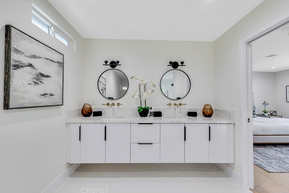 7901 Glider Ave, Los Angeles CA  90045-3049 exterior
