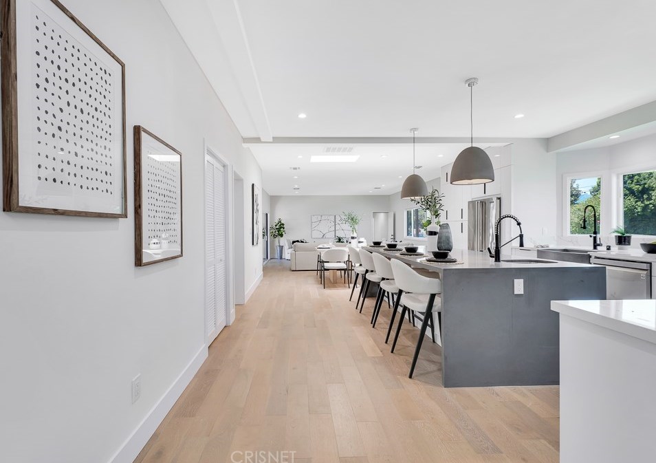 7901 Glider Ave, Los Angeles CA  90045-3049 exterior