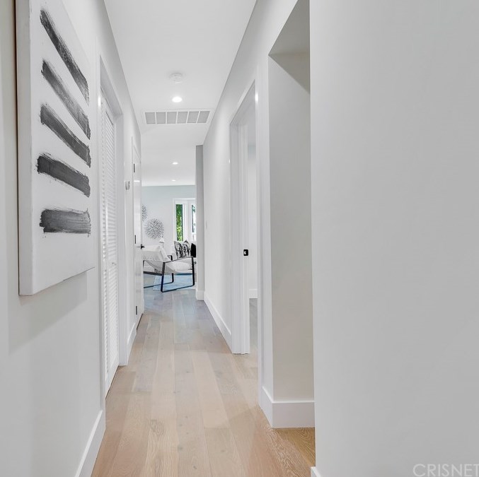 7901 Glider Ave, Los Angeles CA  90045-3049 exterior
