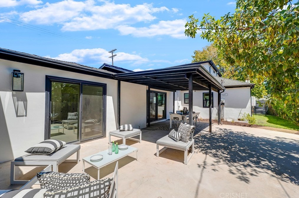 7901 Glider Ave, Los Angeles CA  90045-3049 exterior
