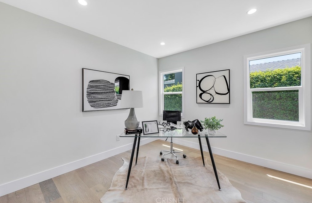 7901 Glider Ave, Los Angeles CA  90045-3049 exterior